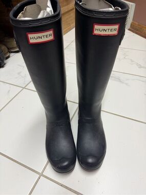Hunter Black Rubber Tall Rain Boots — UK 5 / US 7
